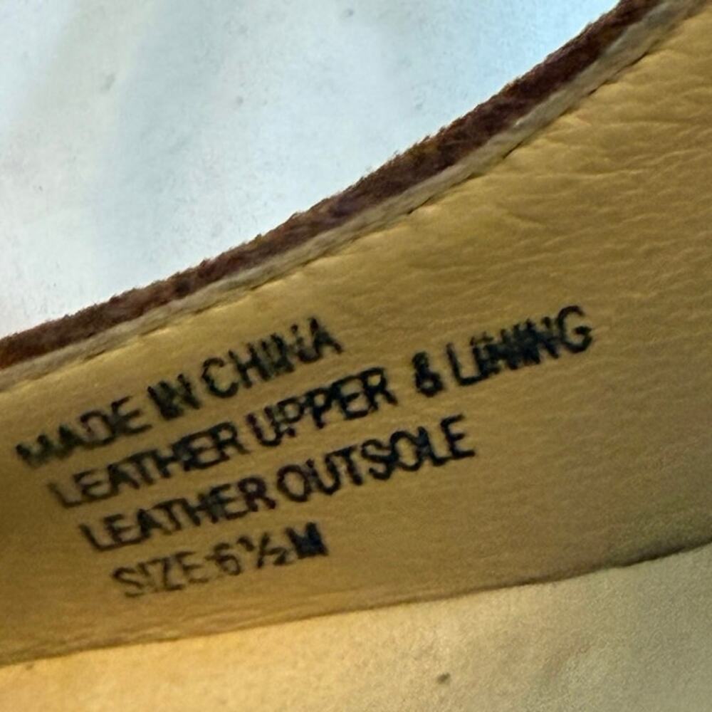 Michael Kors Suede Gold Buckle Classic Pumps Heels Brown Cognac Camel Sz 6.5 - Picture 5 of 7